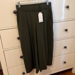 NWT Universal Standard Casual Culottes army green